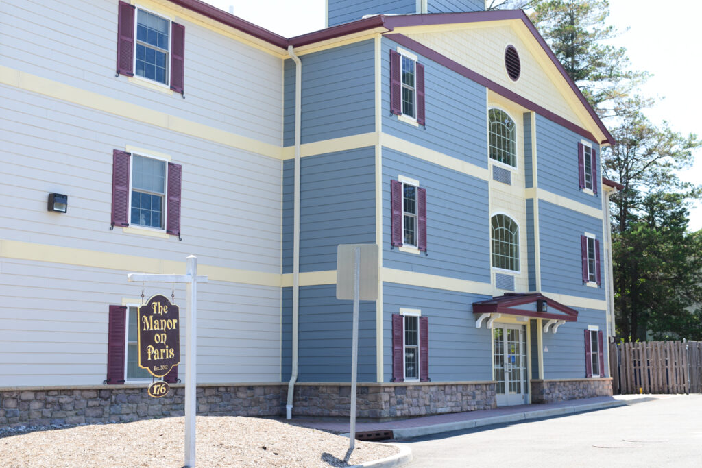 the manor on paris 3